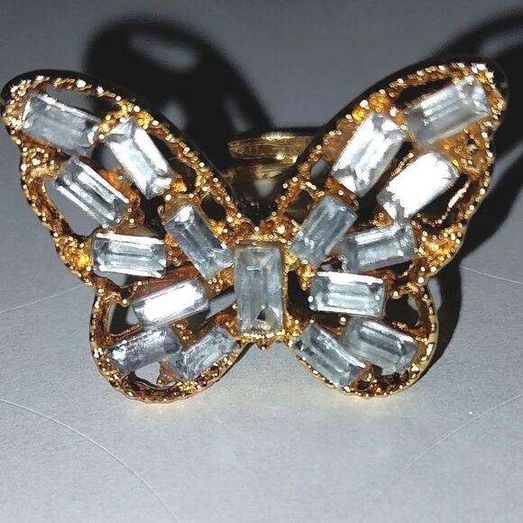 Mariah Carey inspired butterfly ring for all our fellow lambs - Picture 8 of 9